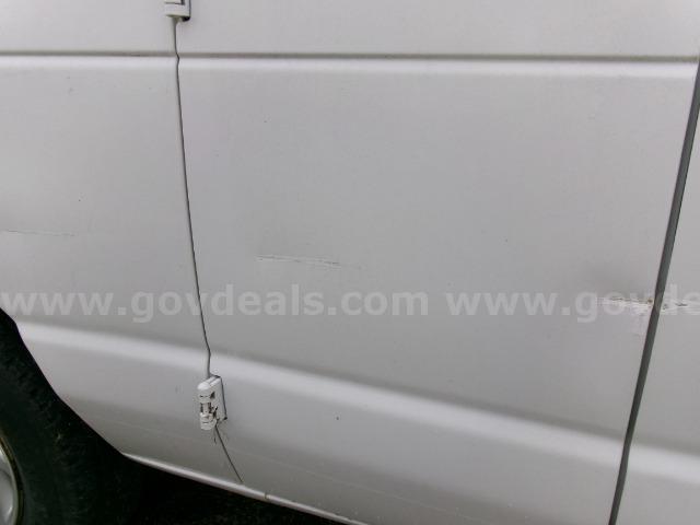 2007 Ford E350 Van with Wheelchair Lift, 81224 Miles. FORD E350 Government Surplus Auction - Photo #4