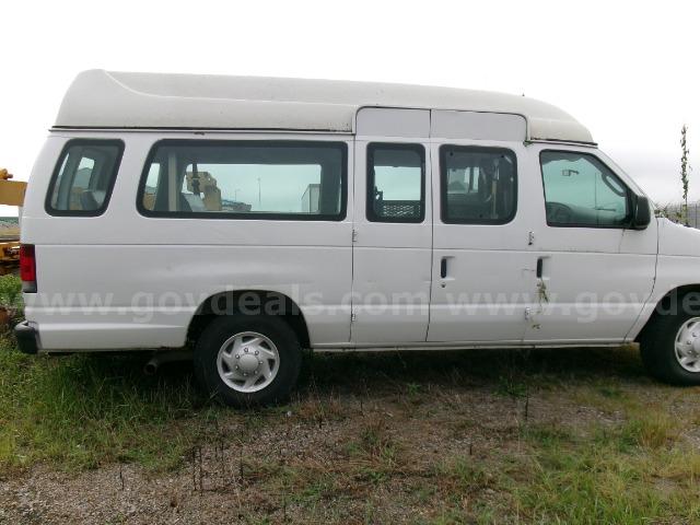 2007 Ford E350 Van with Wheelchair Lift, 81224 Miles. FORD E350 Government Surplus Auction - Photo #6