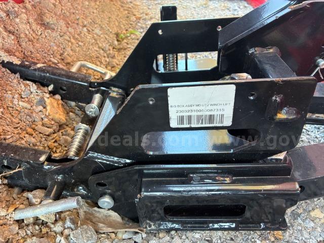 Lot of (1) Western 6' Wide Straight Blade, Winch Lift for UTV. WESTERN 6' MD IMPACT STRAIGHT BLADE Government Surplus Auction - Photo #3