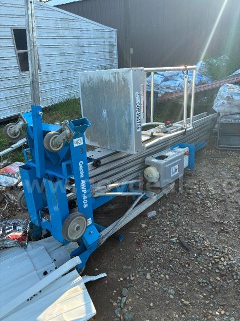 Lift Genie AWP 40s Government Surplus Auction - Photo #2