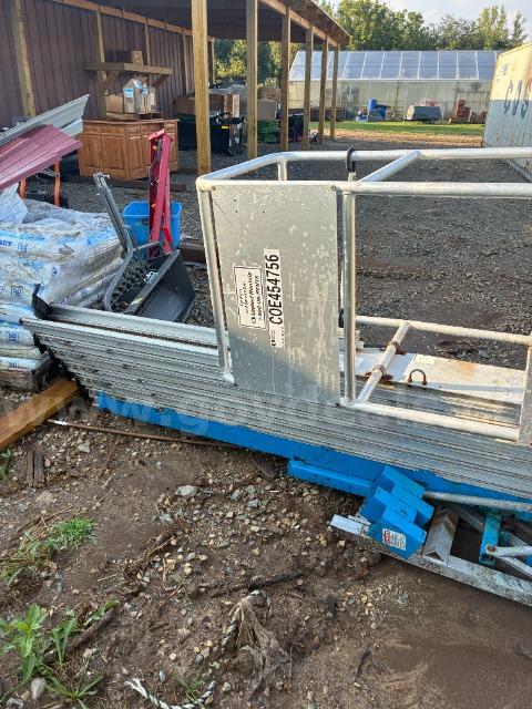 Lift Genie AWP 40s Government Surplus Auction - Photo #4
