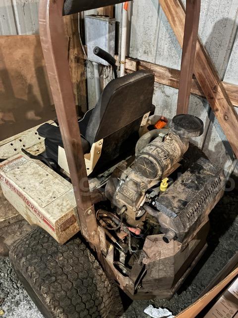 Lot of (1) Grasshopper 227 Zero Turn Mower GrassHopper 227 Government Surplus Auction - Photo #3