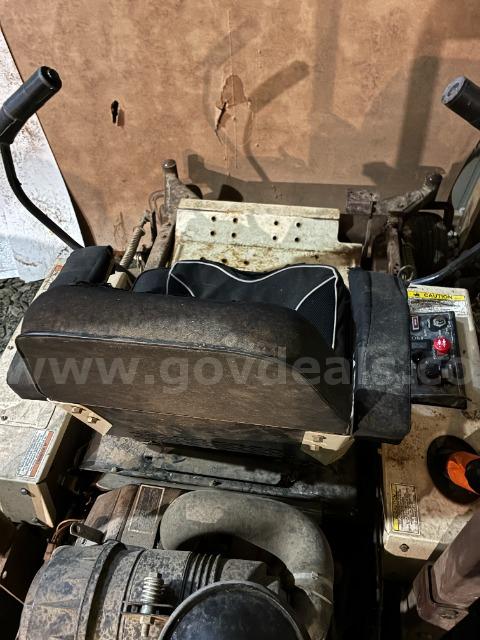Lot of (1) Grasshopper 227 Zero Turn Mower GrassHopper 227 Government Surplus Auction - Photo #5