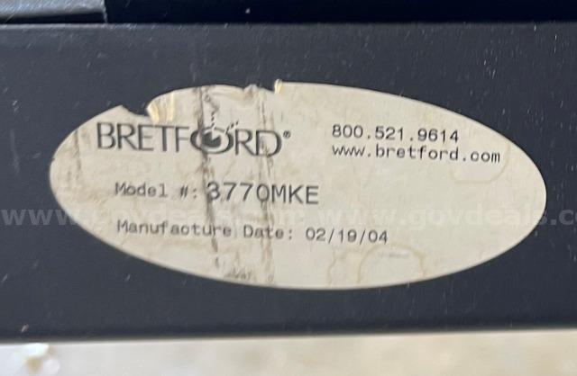 Lot of (1) Bretford Projection Screen   Government Surplus Auction - Photo #3