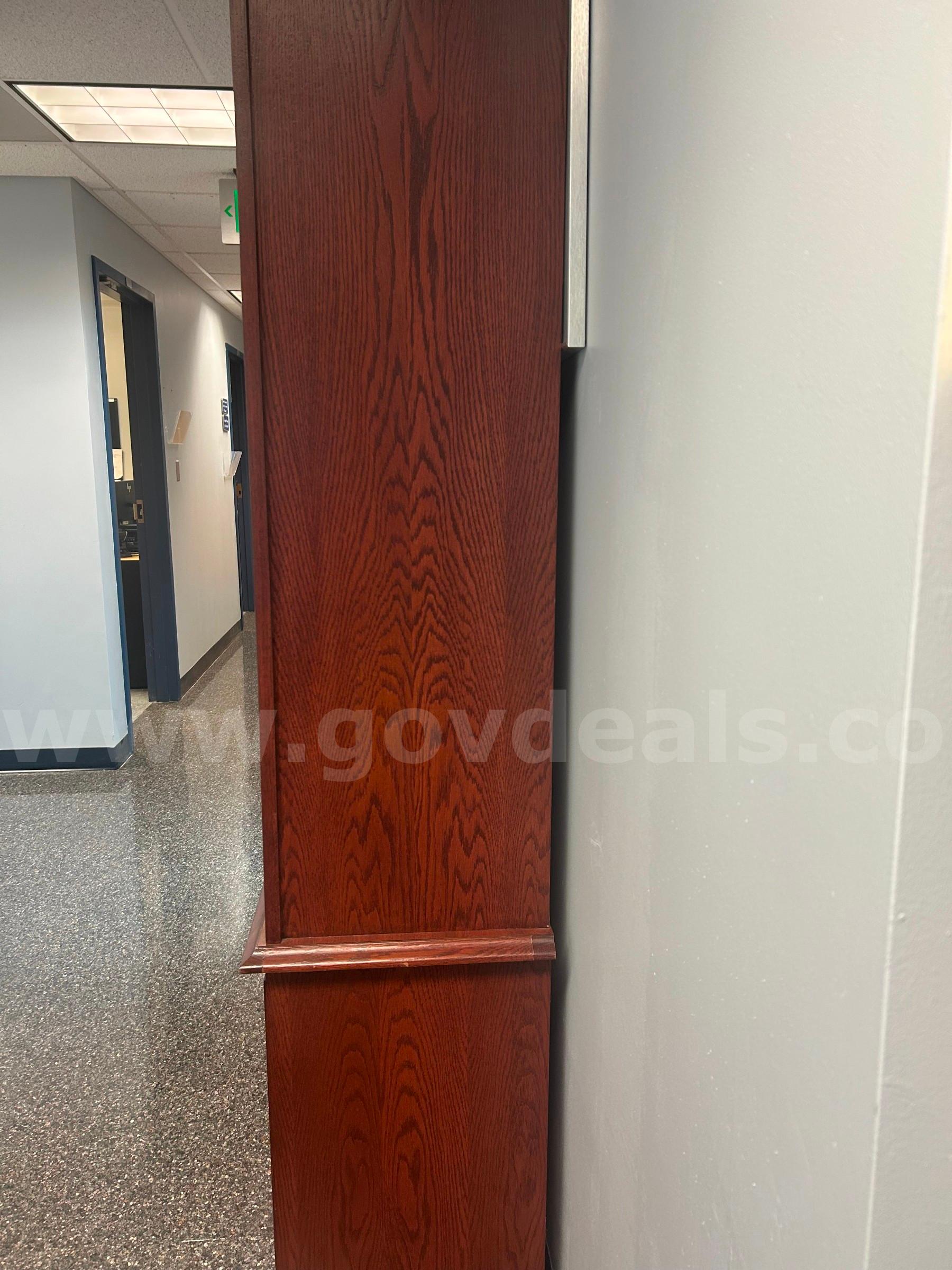 MAHOGANY BOOKCASE WITH SHELVES   Government Surplus Auction - Photo #4