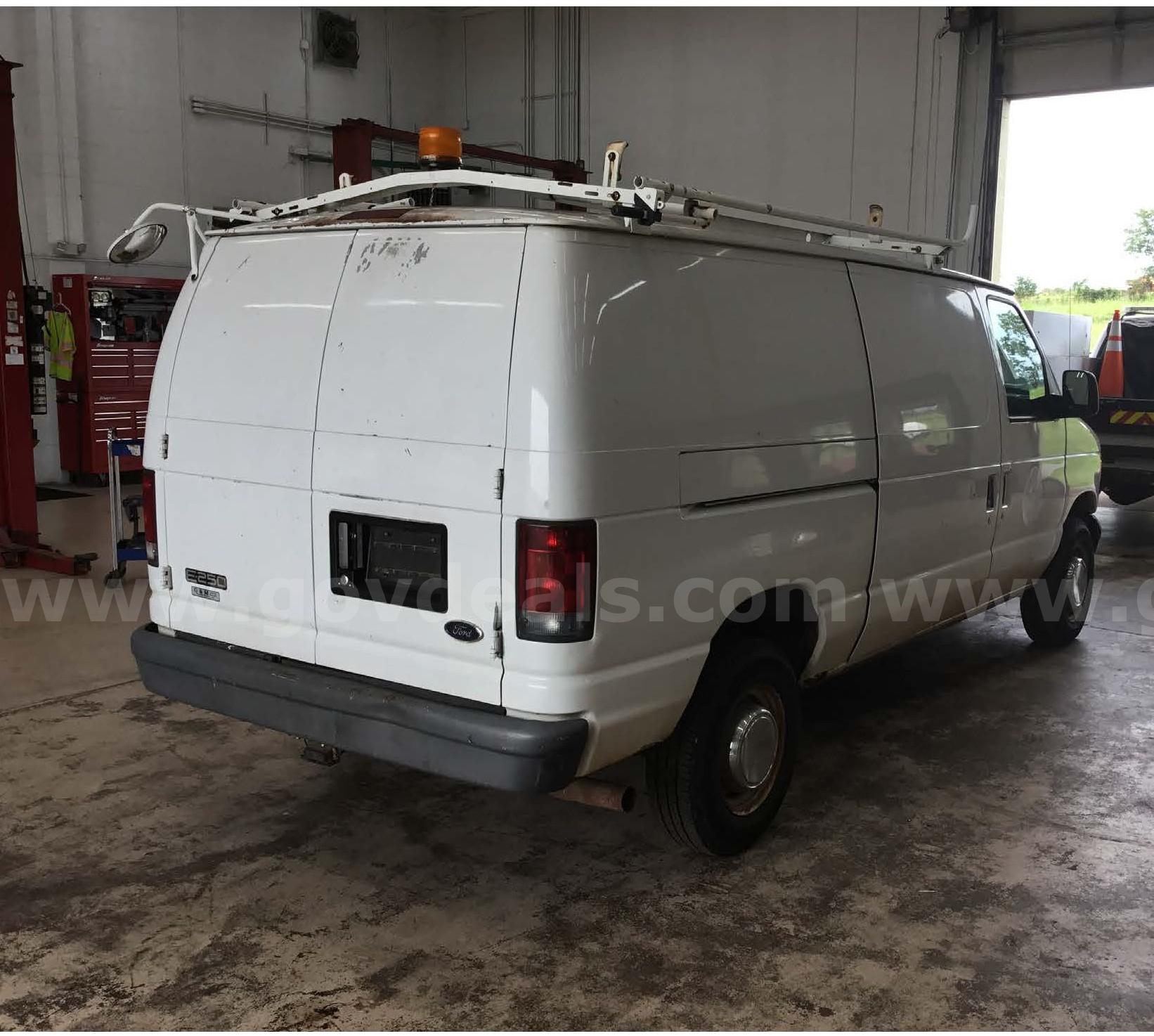 2004 Ford Econoline Ford Econoline Government Surplus Auction - Photo #2