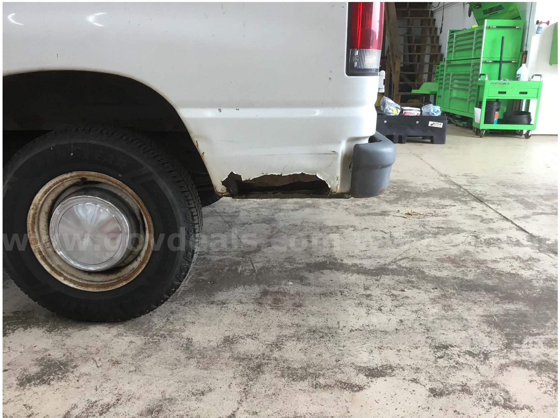 2004 Ford Econoline Ford Econoline Government Surplus Auction - Photo #4