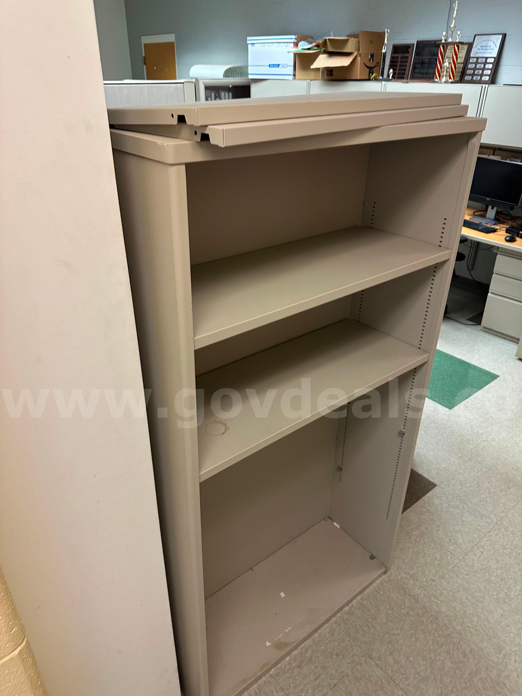 3 Shelves (2 Metal & 1 Wooden) Multiple  Government Surplus Auction - Photo #2