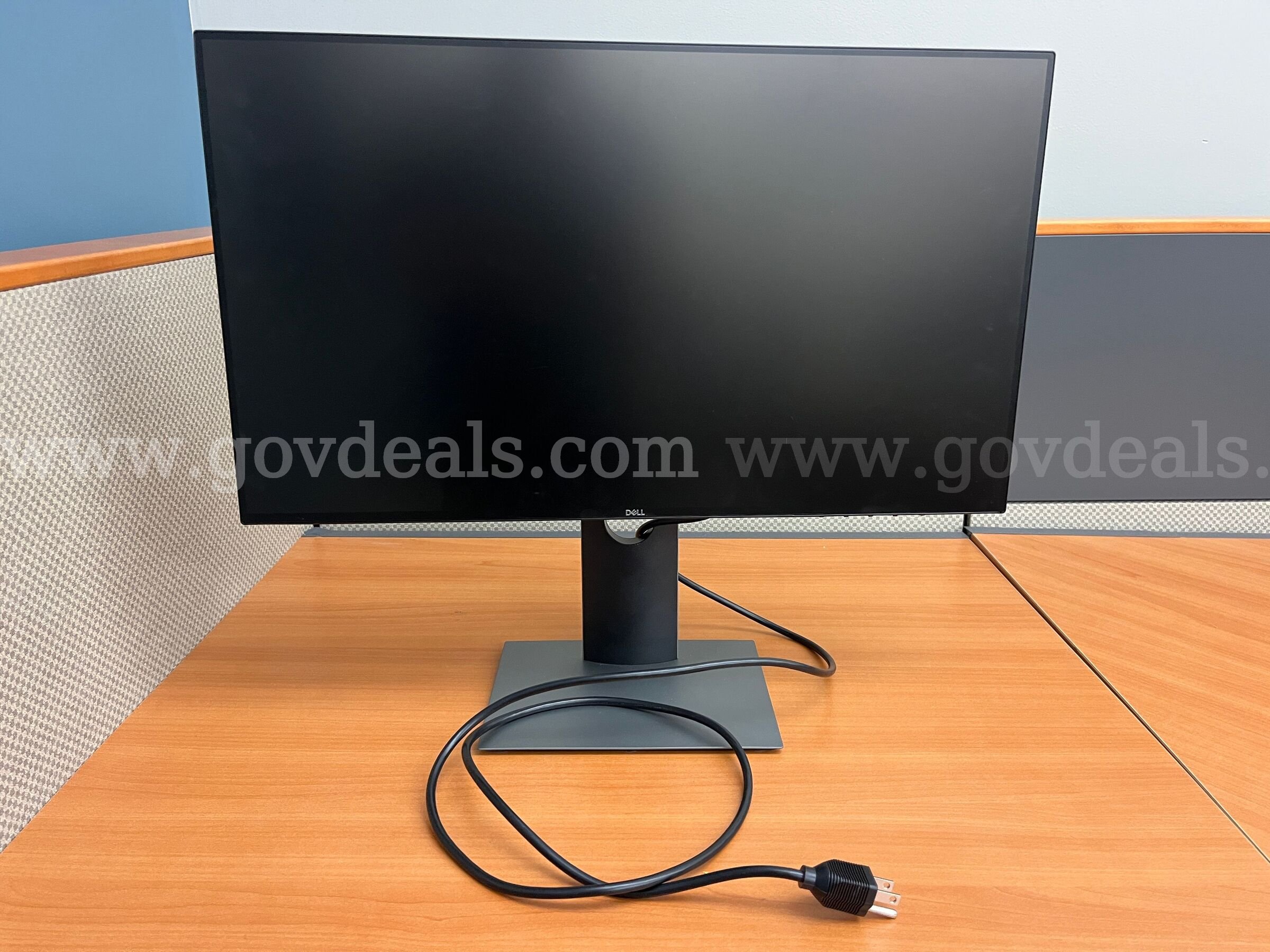 Used Dell 24" UltraSharp Monitors (102 total) Dell 102 Government Surplus Auction - Photo #3