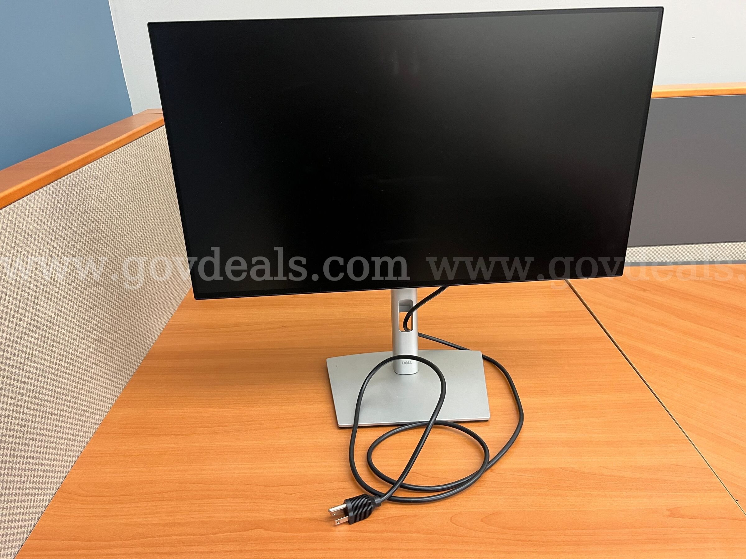 Used Dell 24" UltraSharp Monitors (102 total) Dell 102 Government Surplus Auction - Photo #4