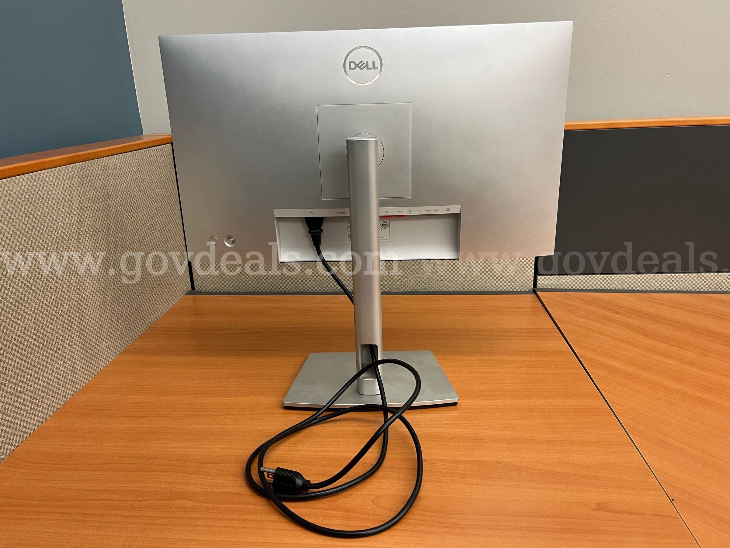 Used Dell 24" UltraSharp Monitors (102 total) Dell 102 Government Surplus Auction - Photo #5