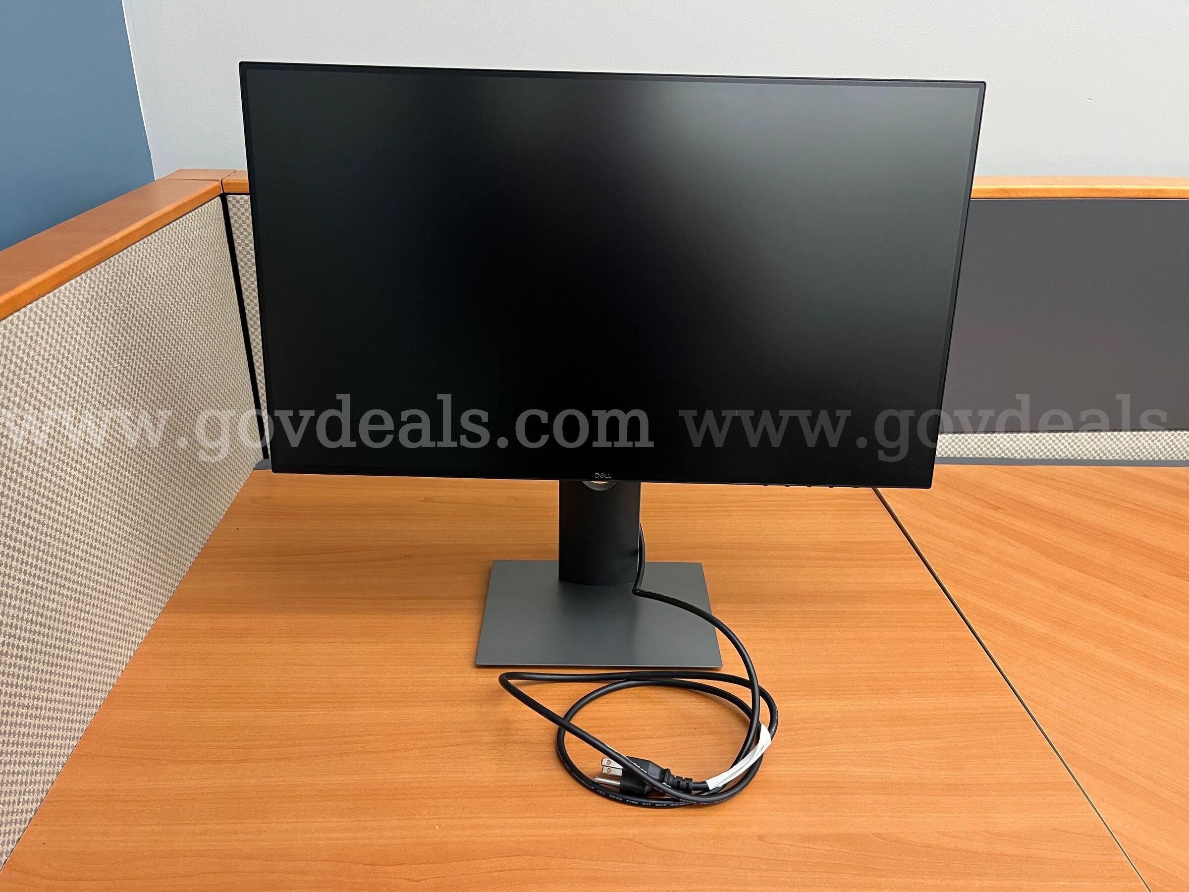 Used Dell 24" UltraSharp Monitors (102 total) Dell 102 Government Surplus Auction - Photo #6