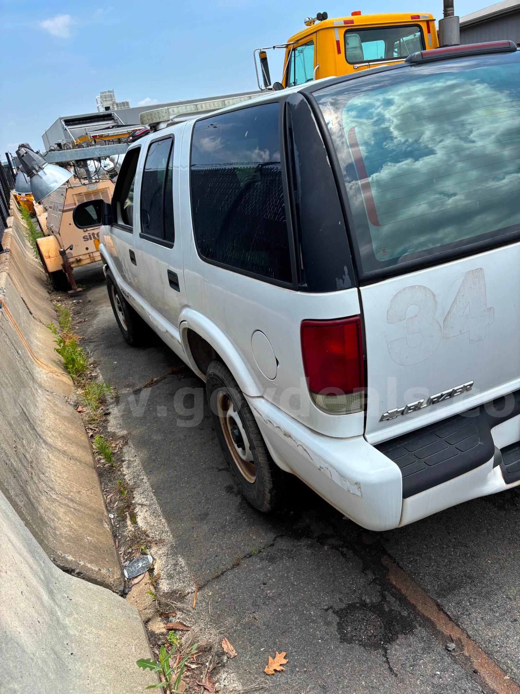 2004 Chevrolet Blazer 4X4 (LOW MILES) Chevrolet Blazer Government Surplus Auction - Photo #4