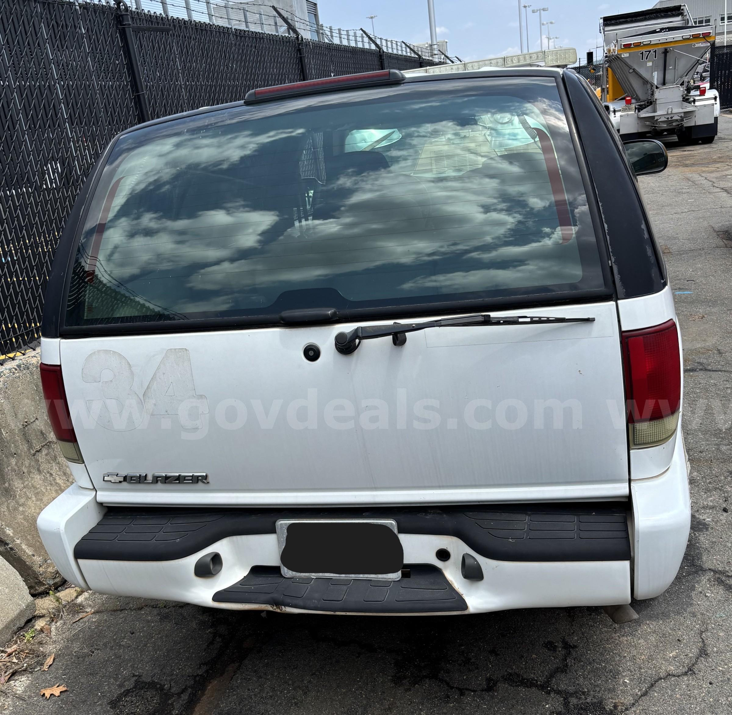 2004 Chevrolet Blazer 4X4 (LOW MILES) Chevrolet Blazer Government Surplus Auction - Photo #6