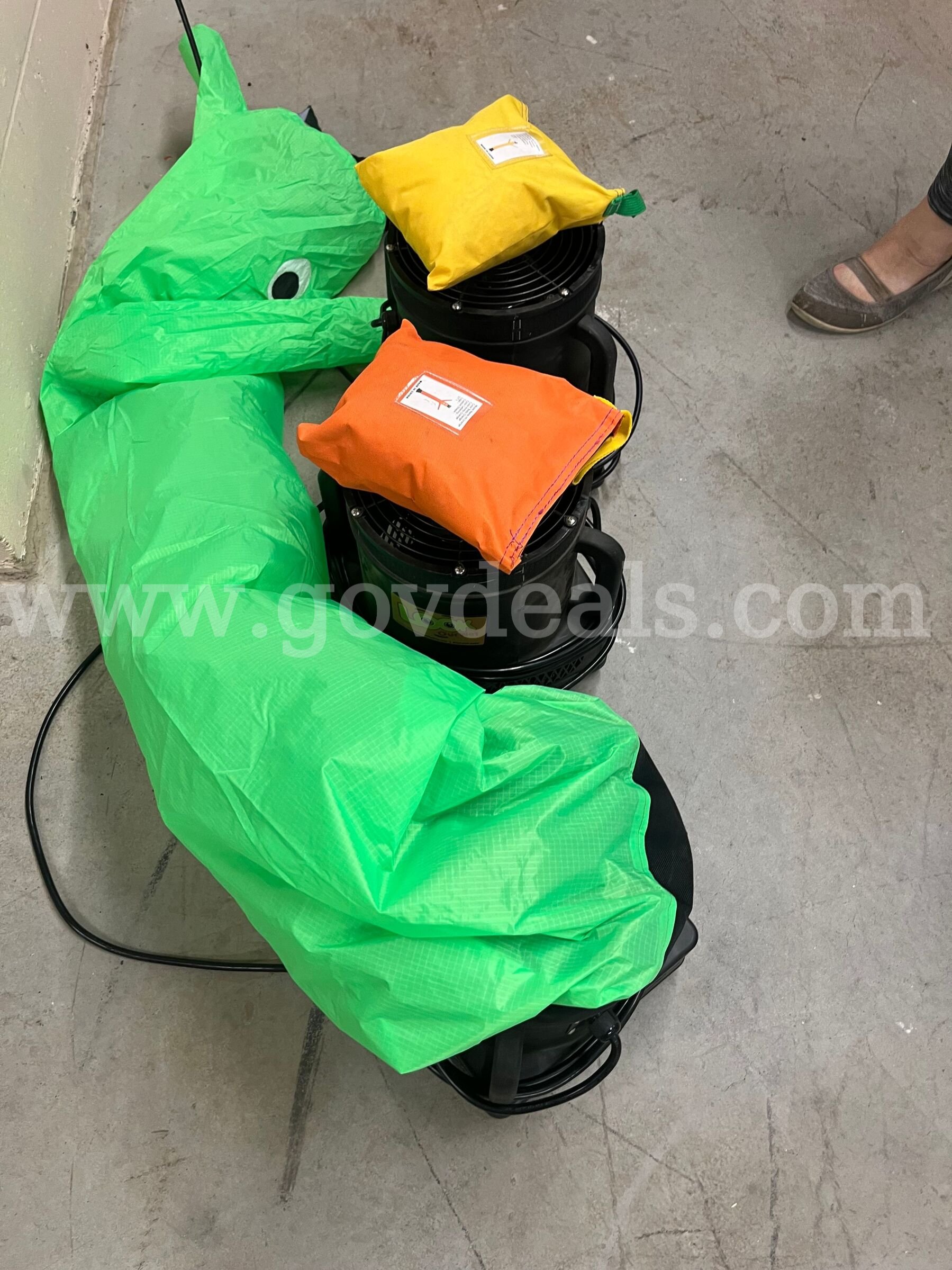 3 Wacky Air guys   Government Surplus Auction - Photo #3