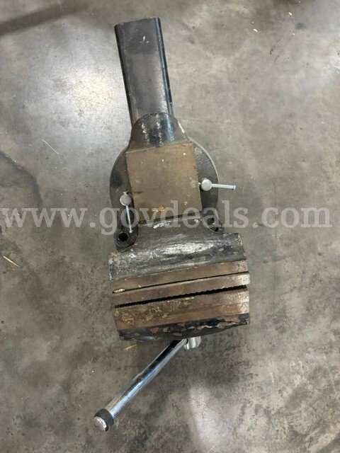 6" bench vise LAREN  Government Surplus Auction - Photo #2