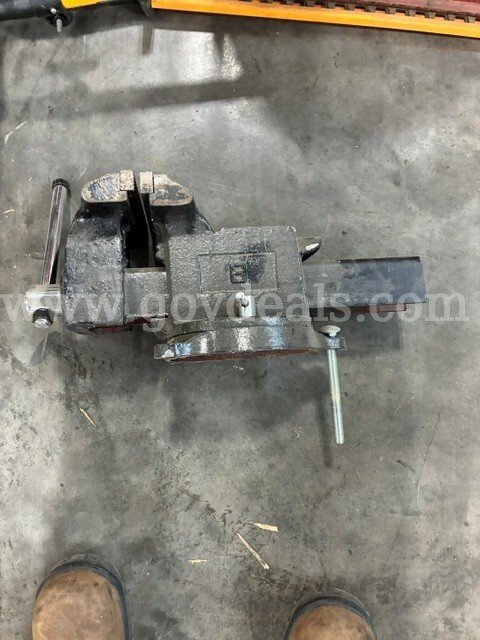 6" bench vise LAREN  Government Surplus Auction - Photo #3