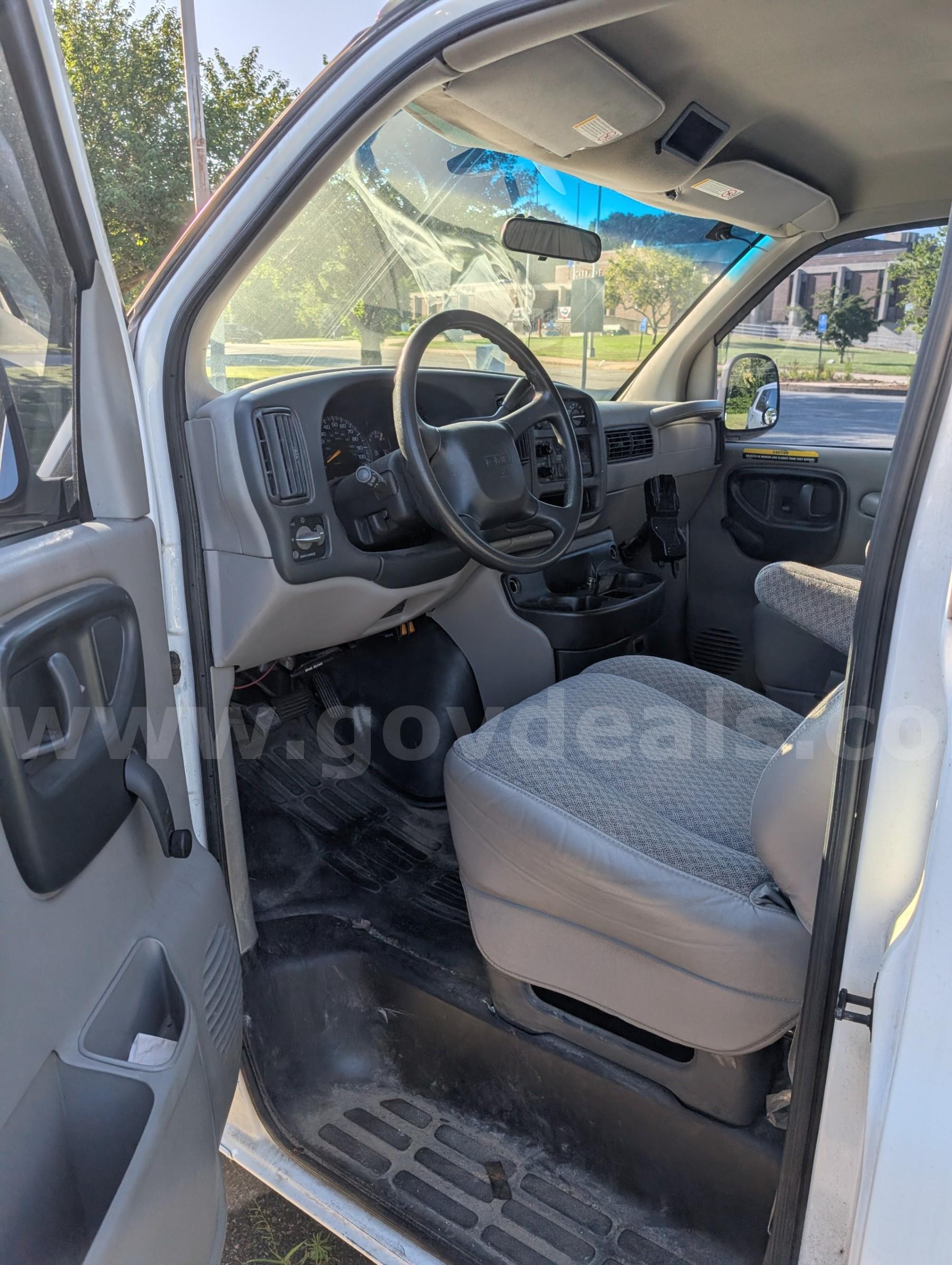 1998 GMC Savana GMC Savana Government Surplus Auction - Photo #4