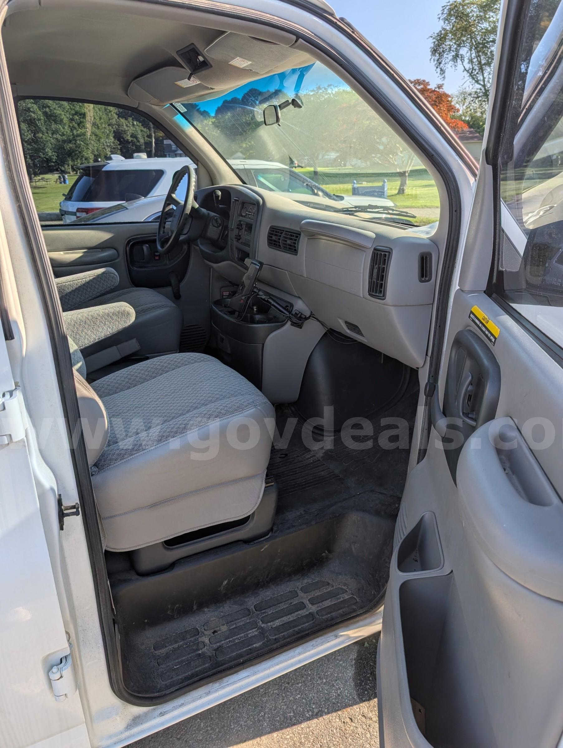 1998 GMC Savana GMC Savana Government Surplus Auction - Photo #5