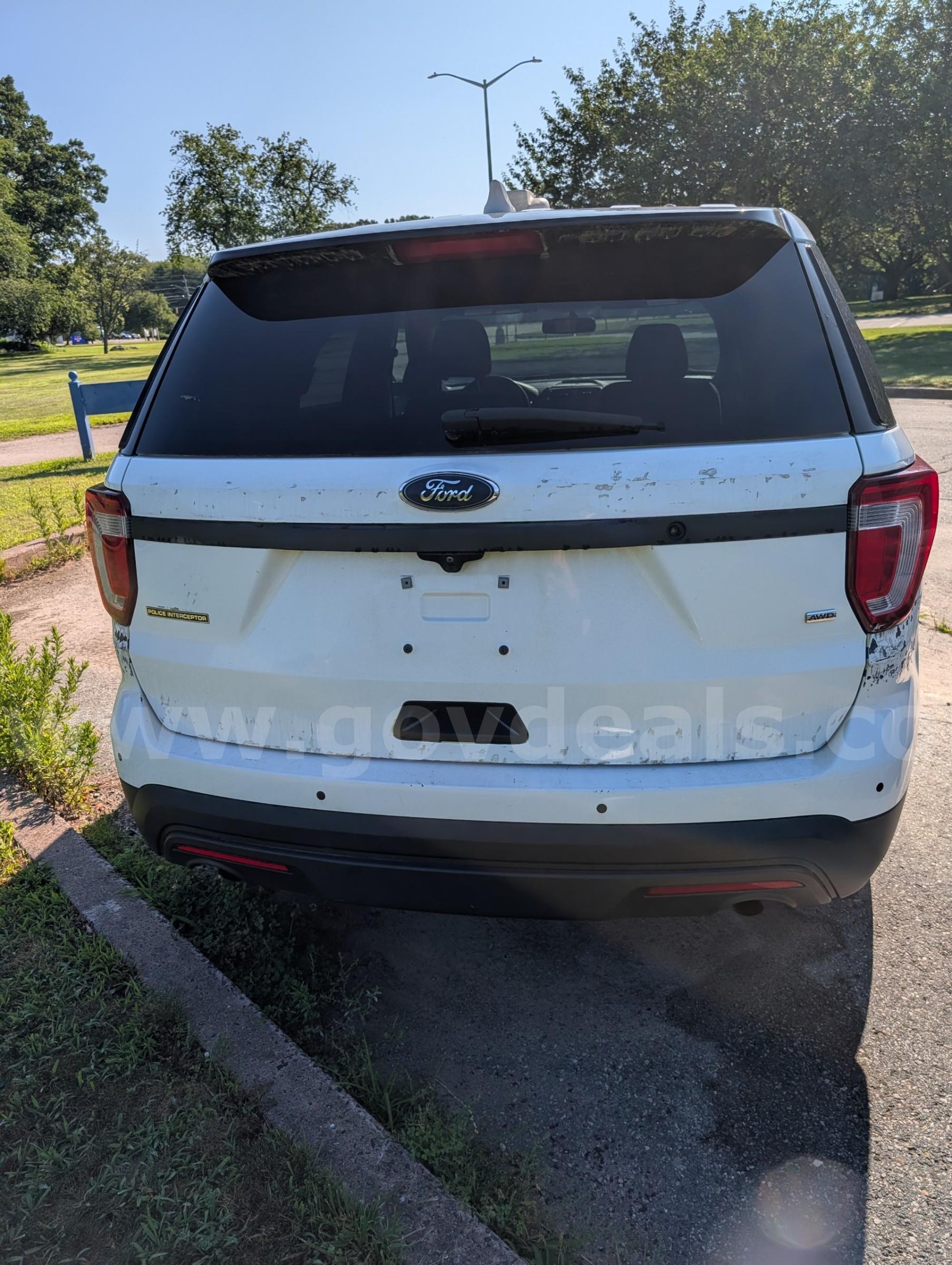 2015 Ford Explorer - Sport Utility (Police Interceptor) Ford Explorer Government Surplus Auction - Photo #4