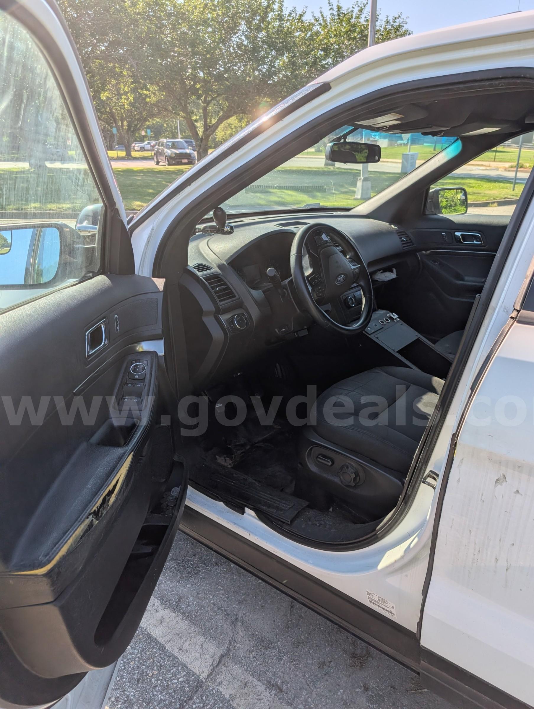 2015 Ford Explorer - Sport Utility (Police Interceptor) Ford Explorer Government Surplus Auction - Photo #6