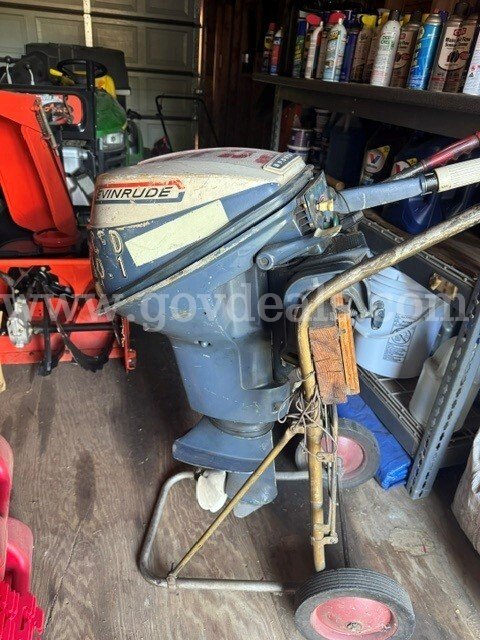 1972 Evinrude 9.5 HP Boat Motor Evinrude  Government Surplus Auction - Photo #2