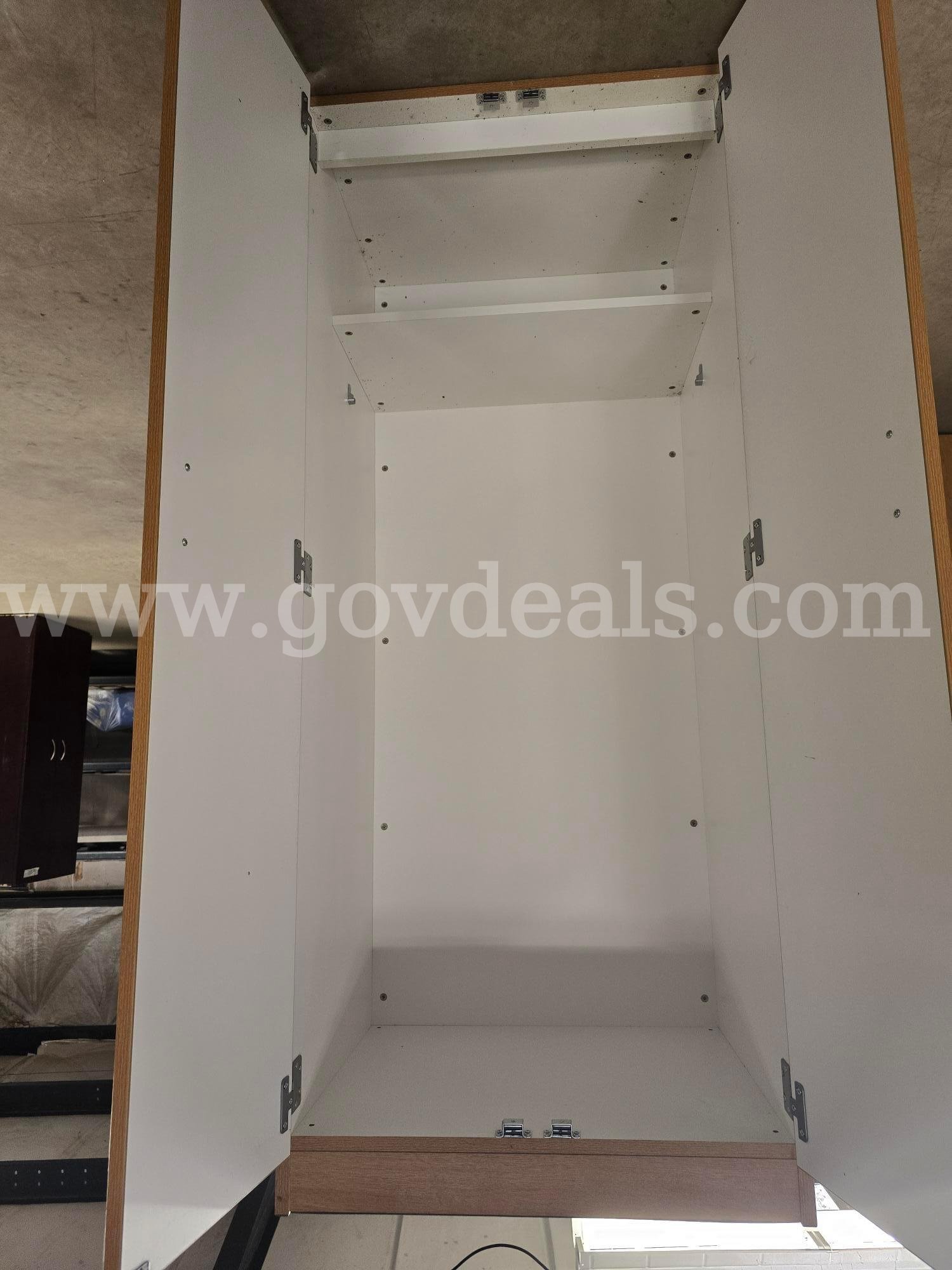 wardrobe  2 door wood laminate AR26037842-010 Lot 0620 1each  010 Government Surplus Auction - Photo #2