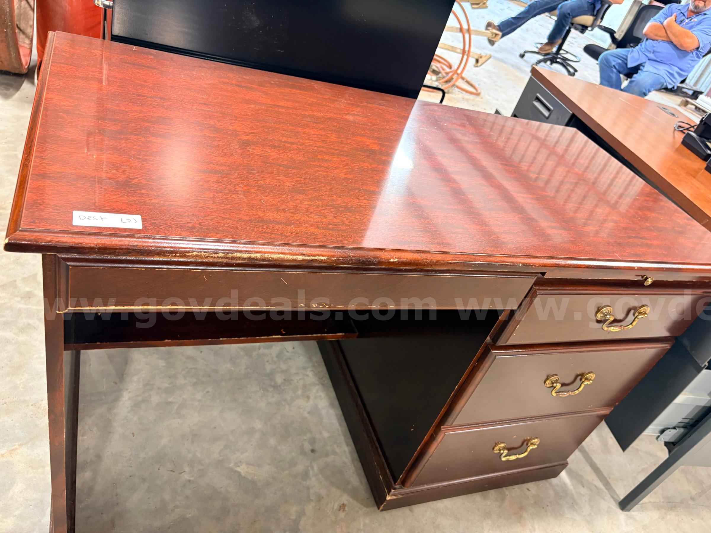 DESKS   Government Surplus Auction - Photo #3