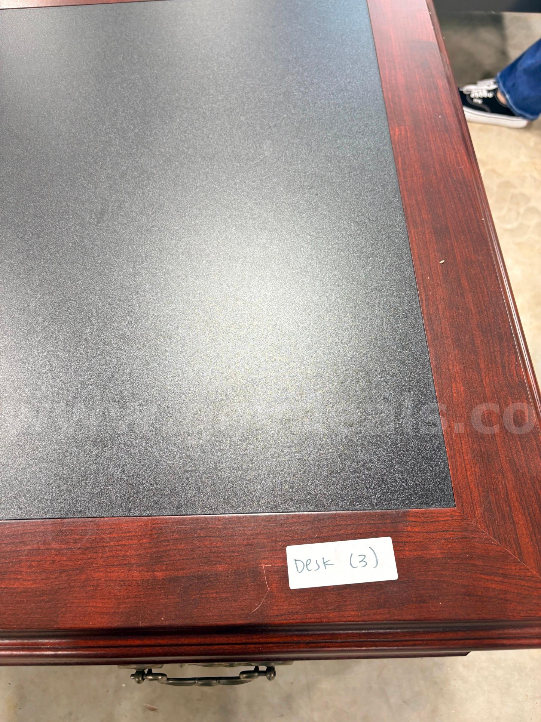 DESKS   Government Surplus Auction - Photo #4