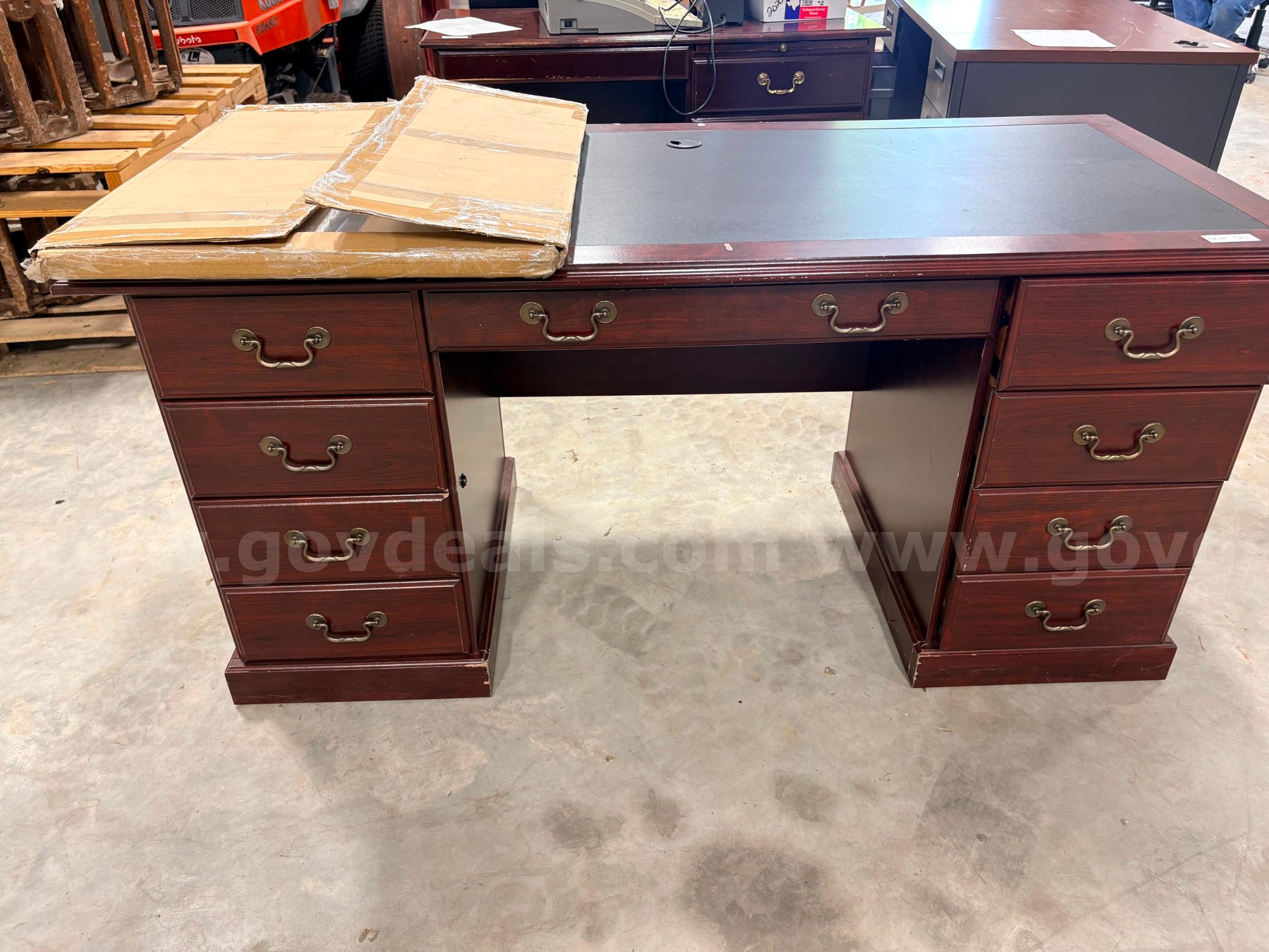 DESKS   Government Surplus Auction - Photo #6