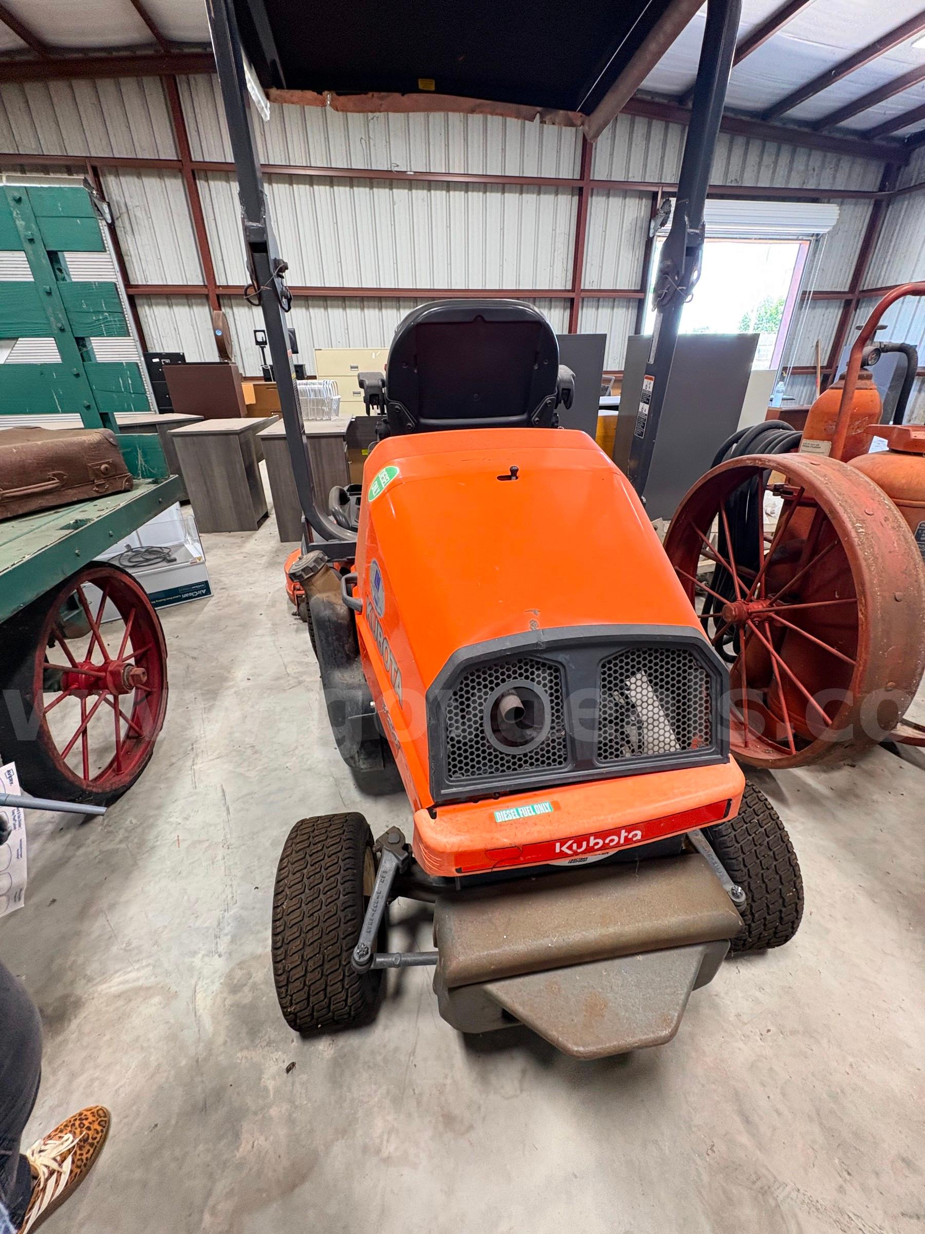 KUBOTA MOWER KUBOTA F2680e 2-wheel drive Government Surplus Auction - Photo #5