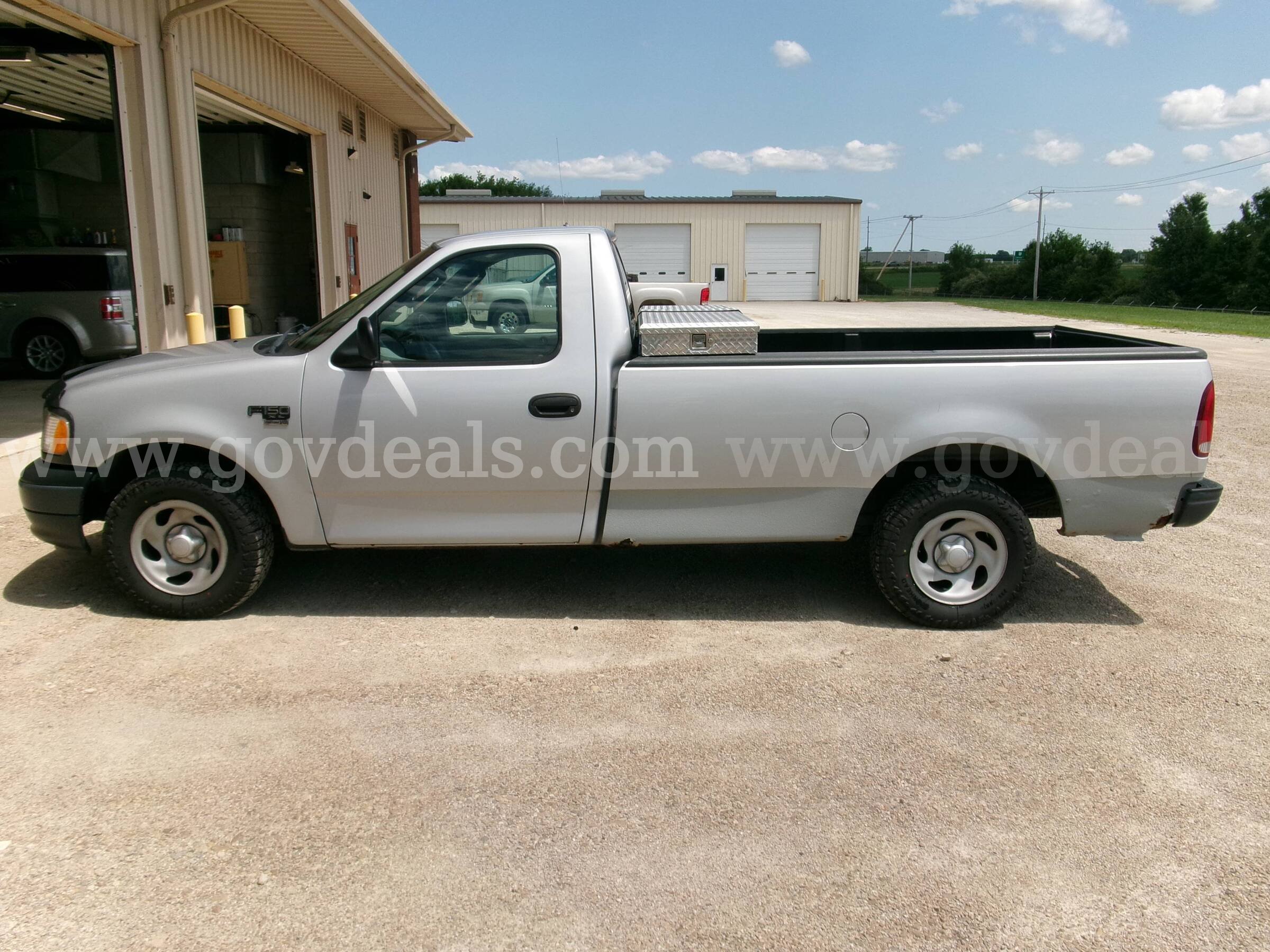 2002 Ford F-150 XL Long Bed 2WD Ford F-150 Government Surplus Auction - Primary Photo