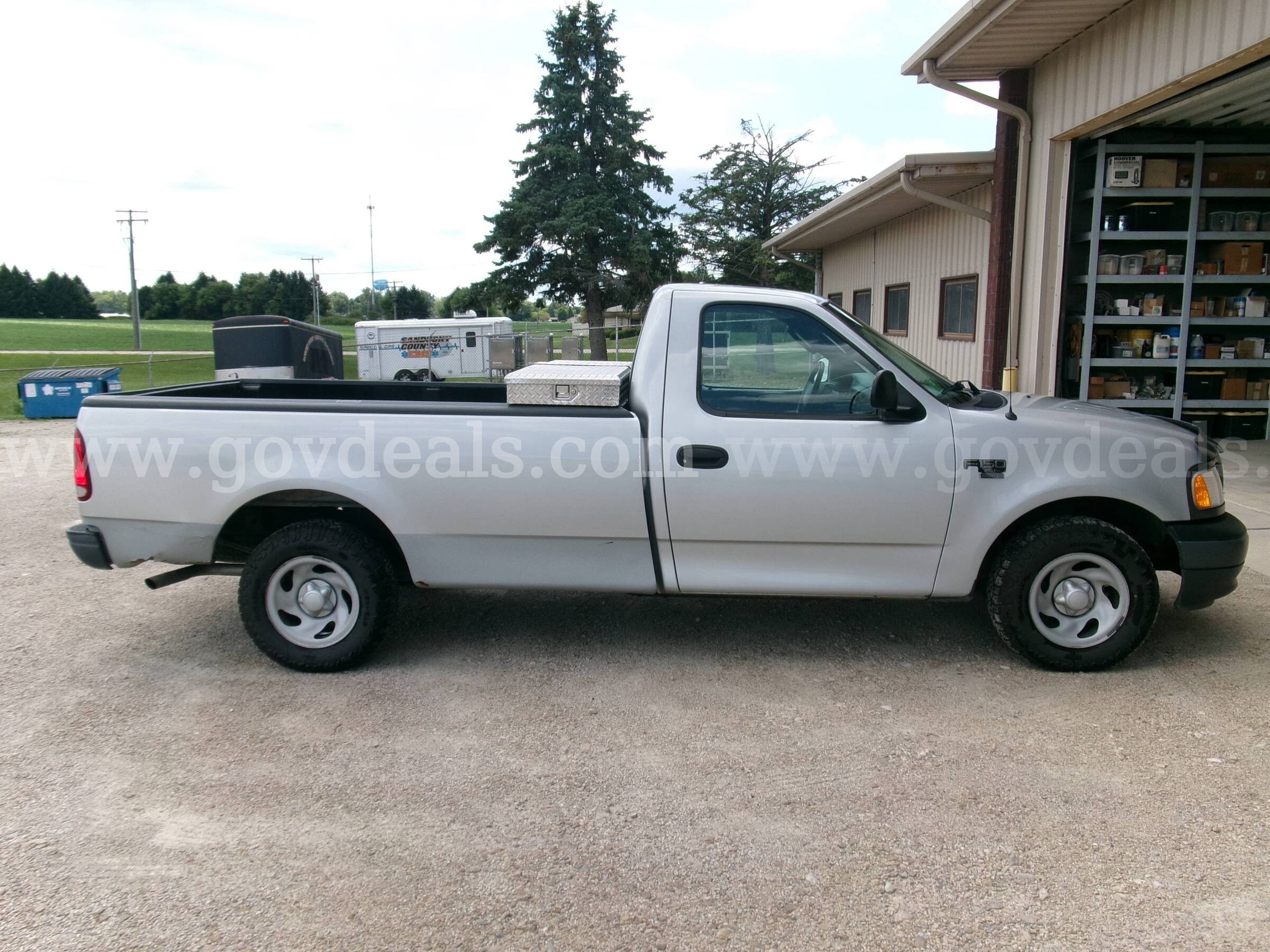 2002 Ford F-150 XL Long Bed 2WD Ford F-150 Government Surplus Auction - Photo #4