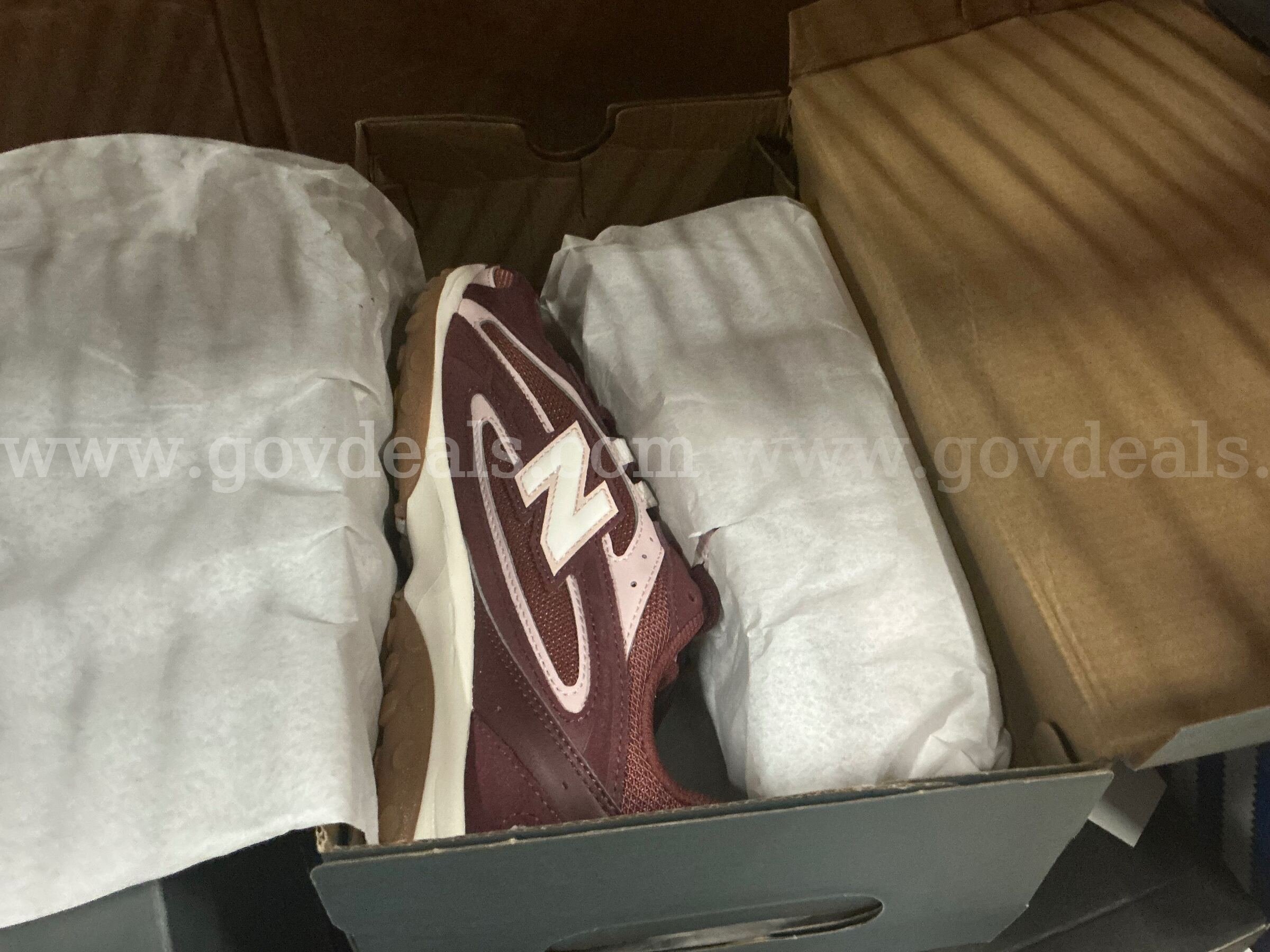 Apparel: "Boxed Shoes" (SEP26-0401X)   Government Surplus Auction - Photo #4