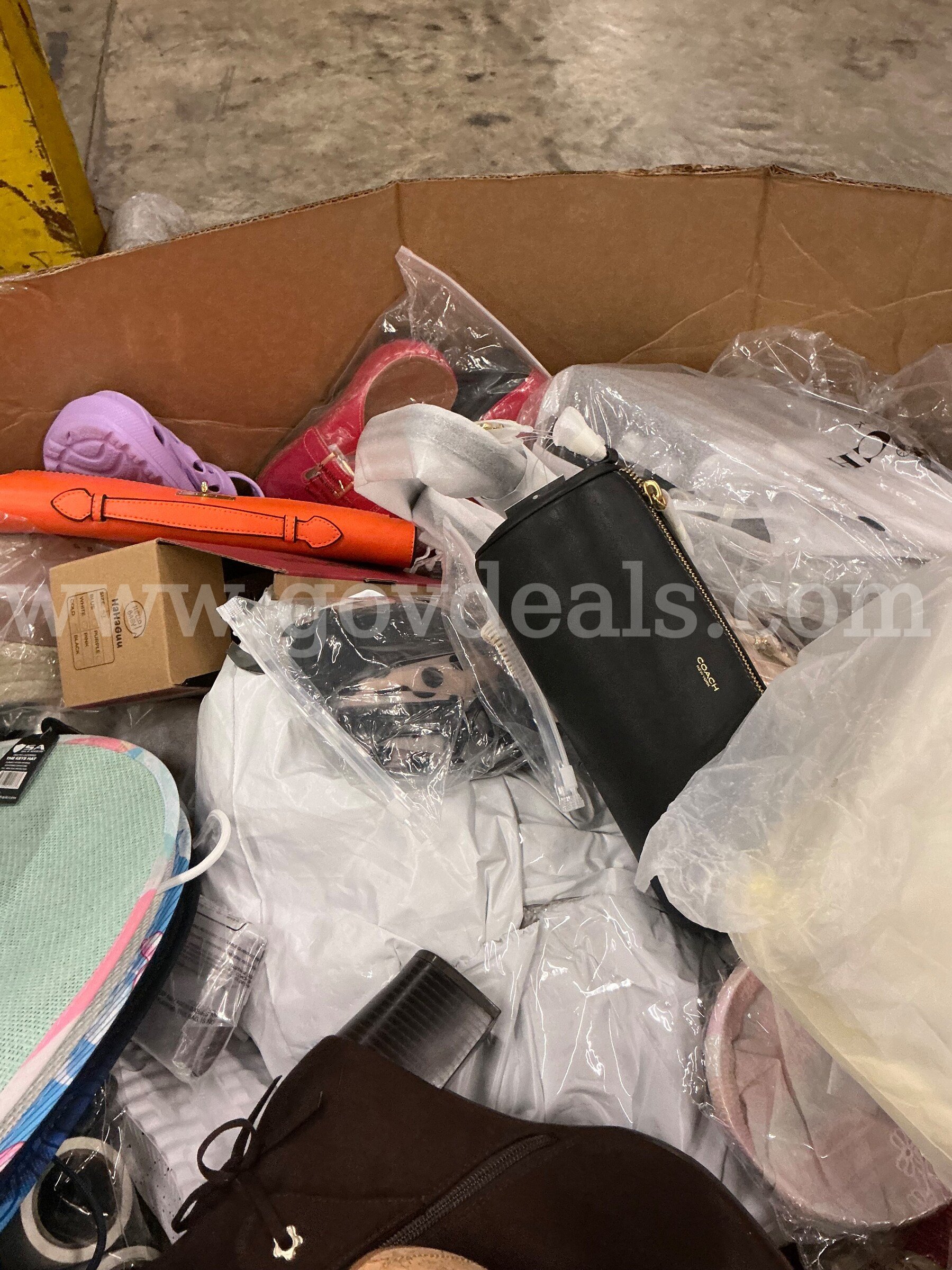 Apparel: Manually Sorted "Shoes, Handbags and Totes" (SEP26-0402X)   Government Surplus Auction - Photo #6