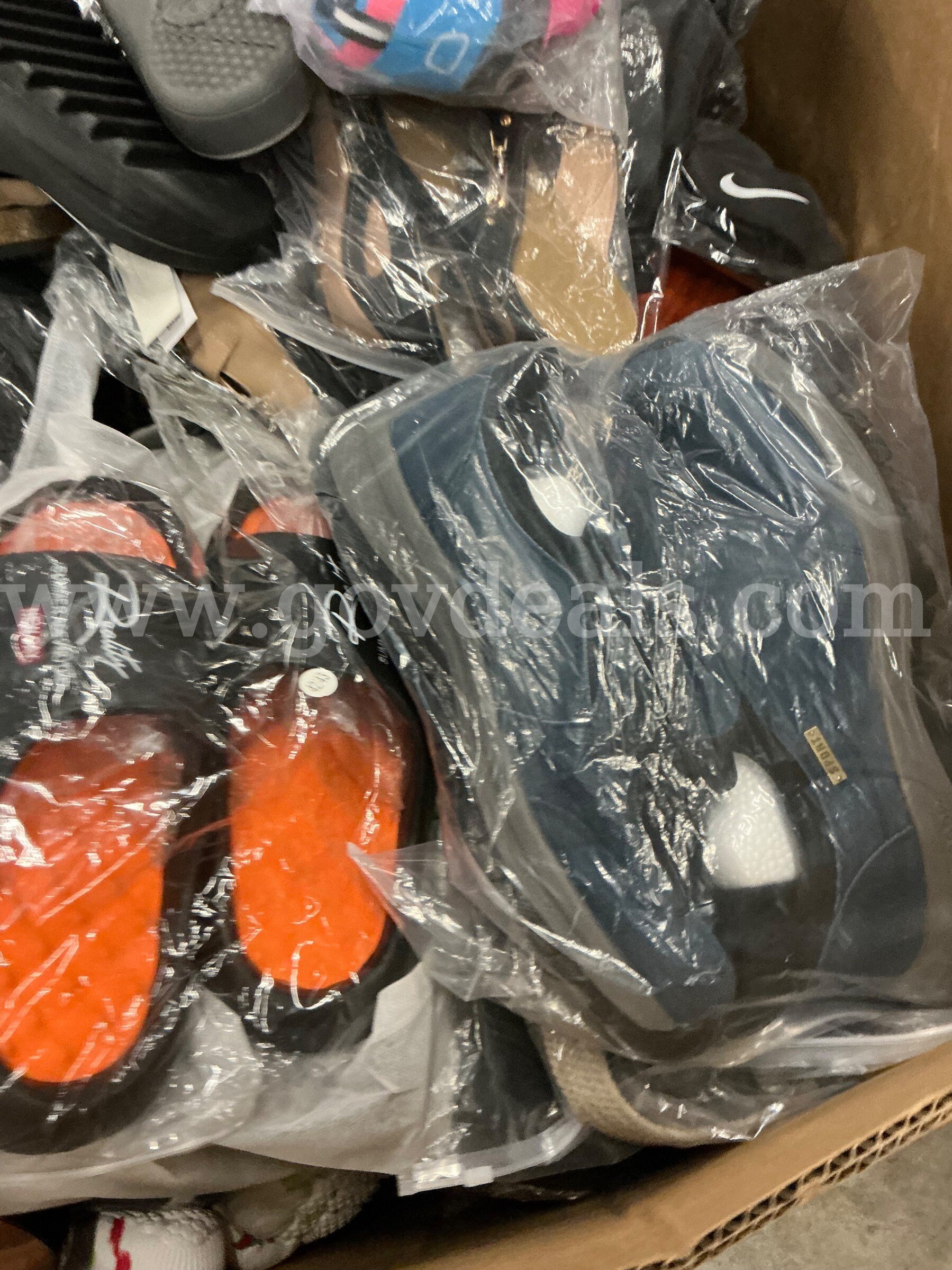Apparel: Manually Sorted "Shoes, Handbags and Totes" (SEP26-0434X)   Government Surplus Auction - Photo #5