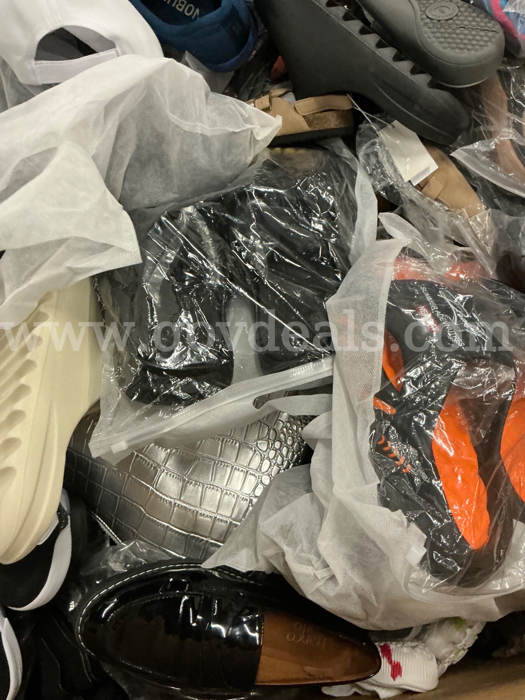 Apparel: Manually Sorted "Shoes, Handbags and Totes" (SEP26-0434X)   Government Surplus Auction - Photo #6