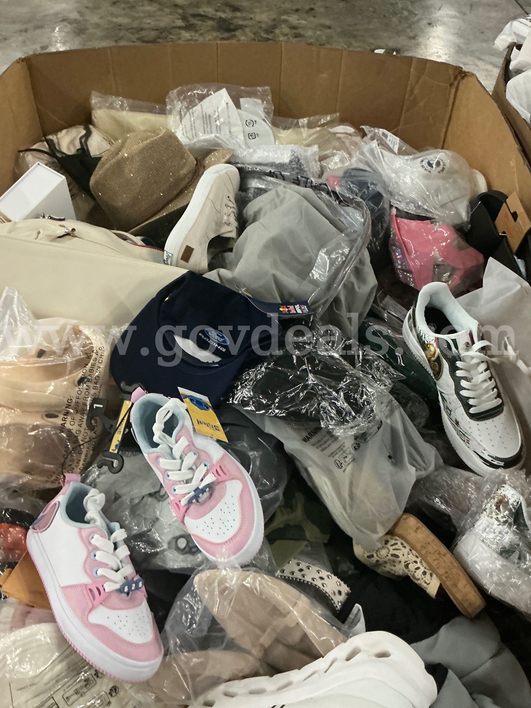 Apparel: Manually Sorted "Shoes, Handbags and Totes" (SEP26-0441X)   Government Surplus Auction - Photo #2