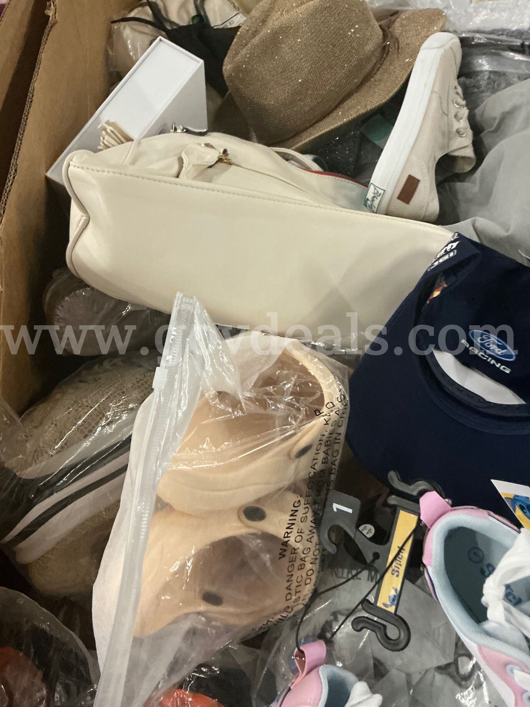 Apparel: Manually Sorted "Shoes, Handbags and Totes" (SEP26-0441X)   Government Surplus Auction - Photo #4