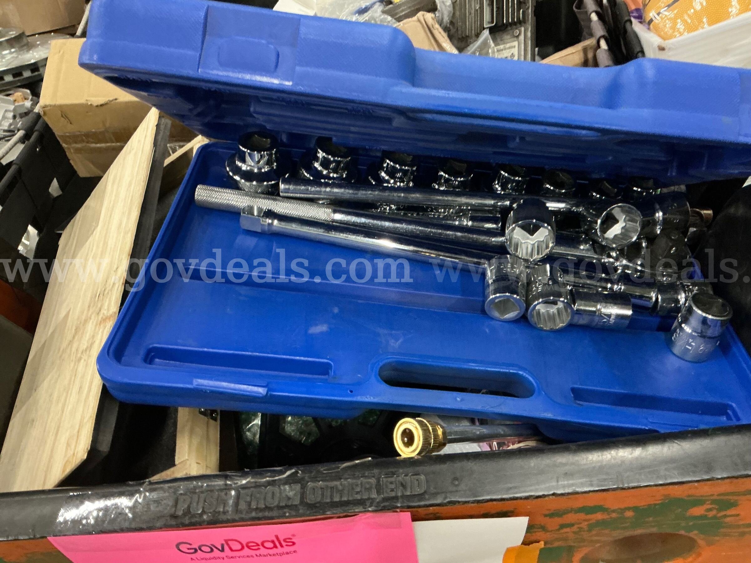 Hardware: "Automotive and Hardware" (Hamper)(SEP26-0517)  0517 Government Surplus Auction - Photo #3