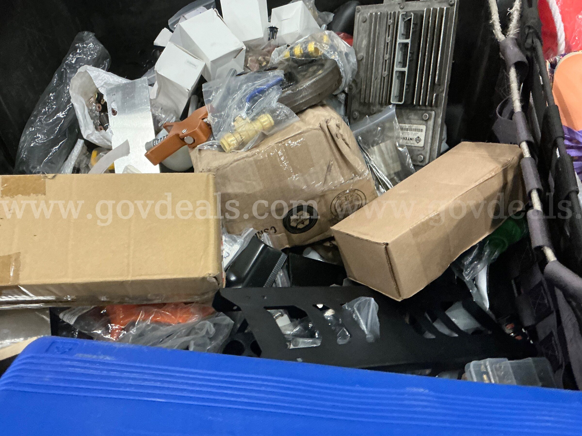 Hardware: "Automotive and Hardware" (Hamper)(SEP26-0517)  0517 Government Surplus Auction - Photo #4