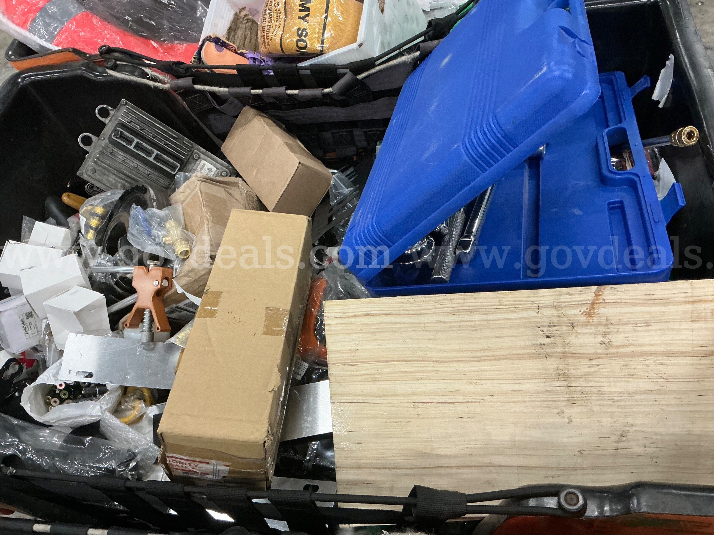 Hardware: "Automotive and Hardware" (Hamper)(SEP26-0517)  0517 Government Surplus Auction - Photo #5