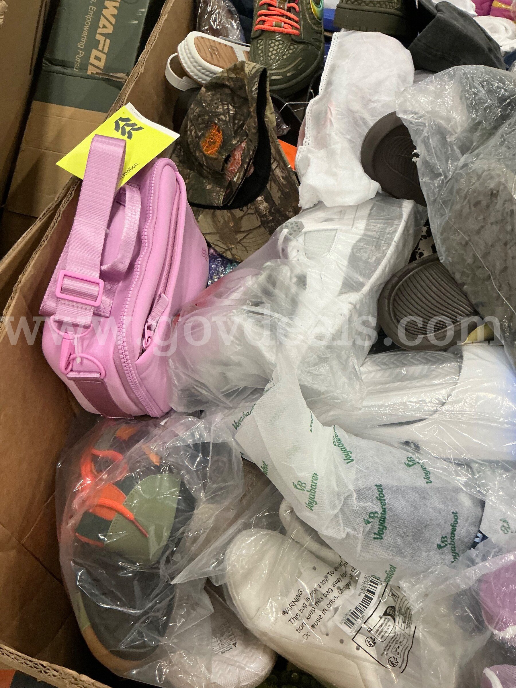 Apparel: Manually Sorted "Shoes, Handbags and Totes" (SEP26-0563X)   Government Surplus Auction - Photo #4