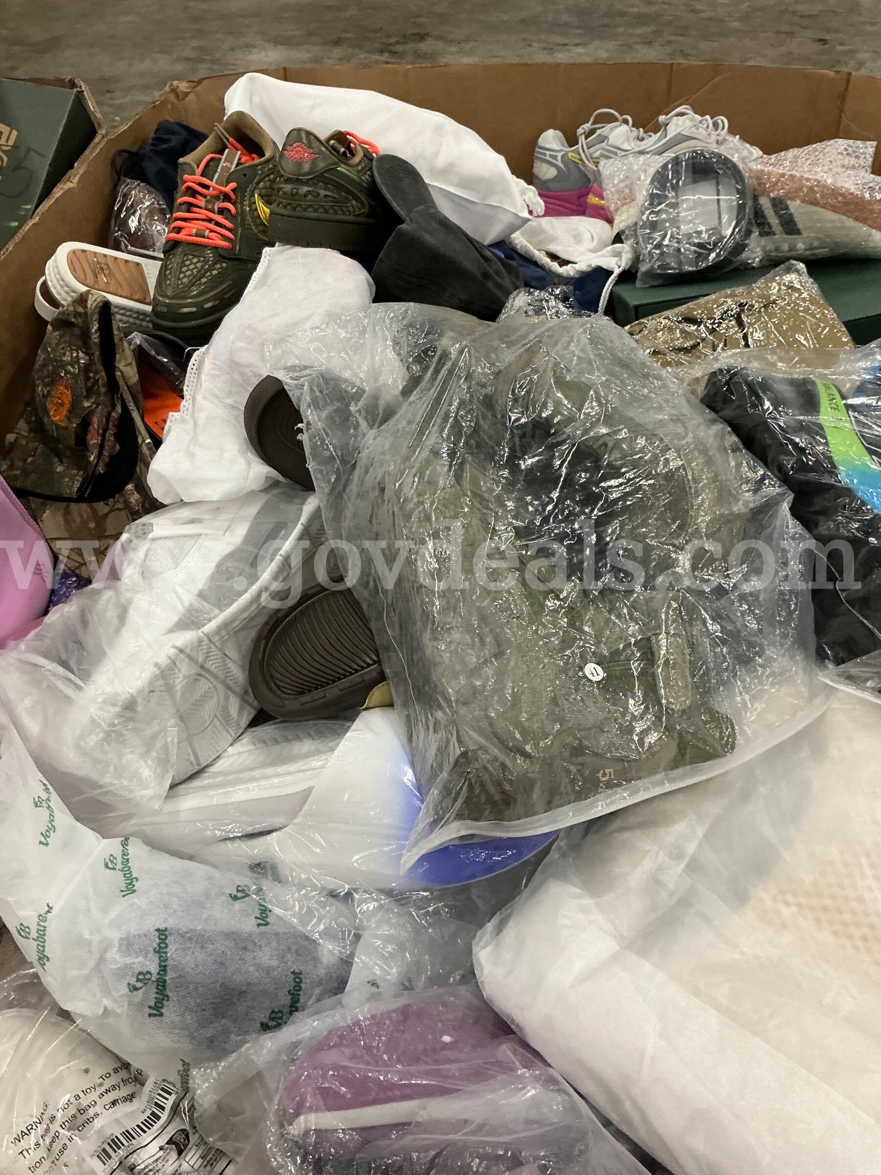 Apparel: Manually Sorted "Shoes, Handbags and Totes" (SEP26-0563X)   Government Surplus Auction - Photo #6