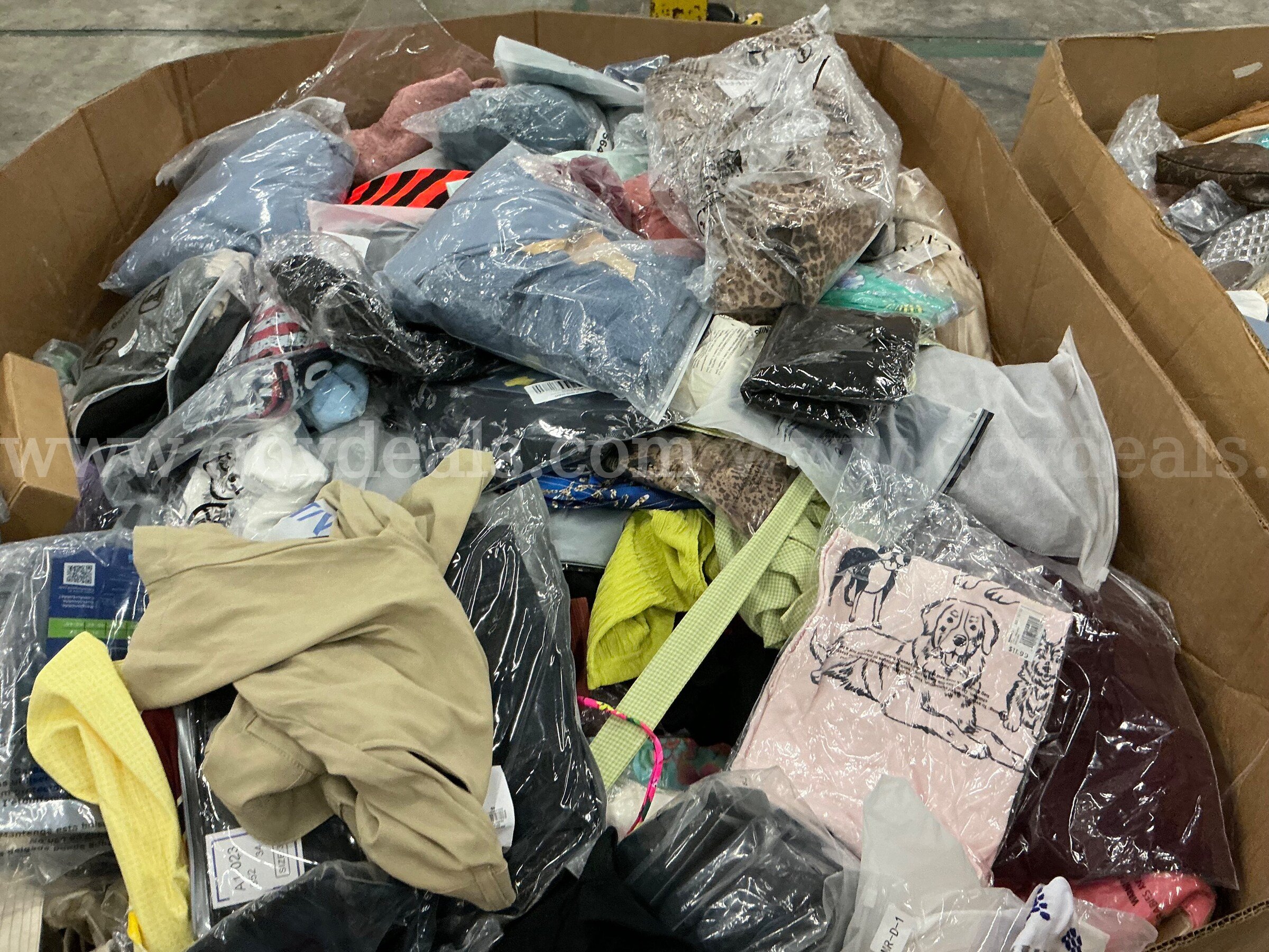 Apparel "Clothes" (SEP26-0572)  0572 Government Surplus Auction - Photo #3