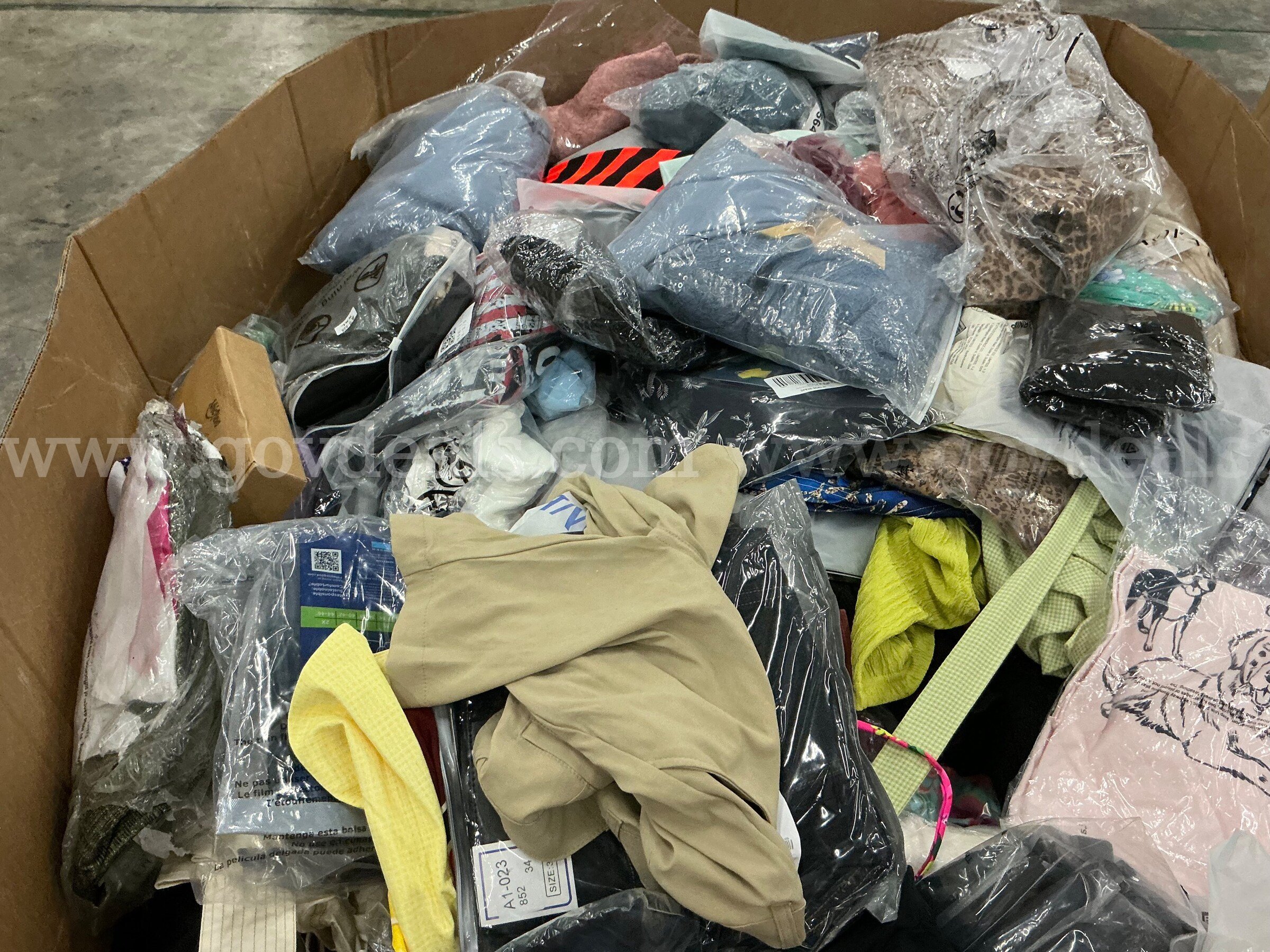 Apparel "Clothes" (SEP26-0572)  0572 Government Surplus Auction - Photo #4