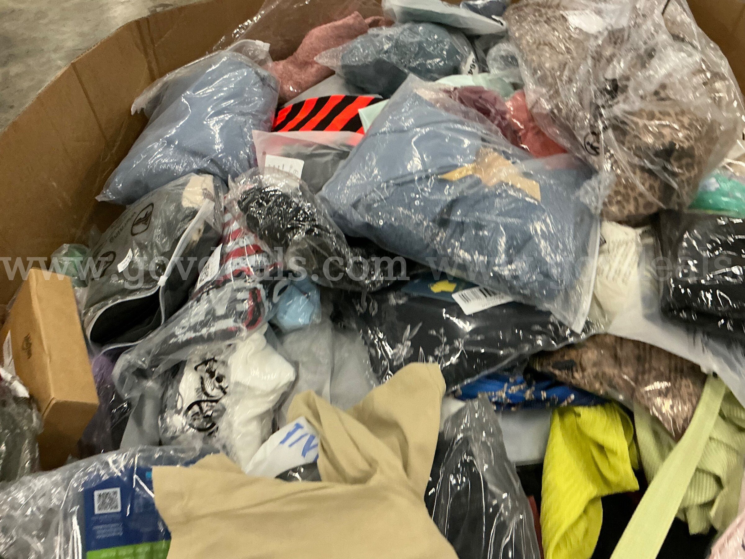 Apparel "Clothes" (SEP26-0572)  0572 Government Surplus Auction - Photo #5