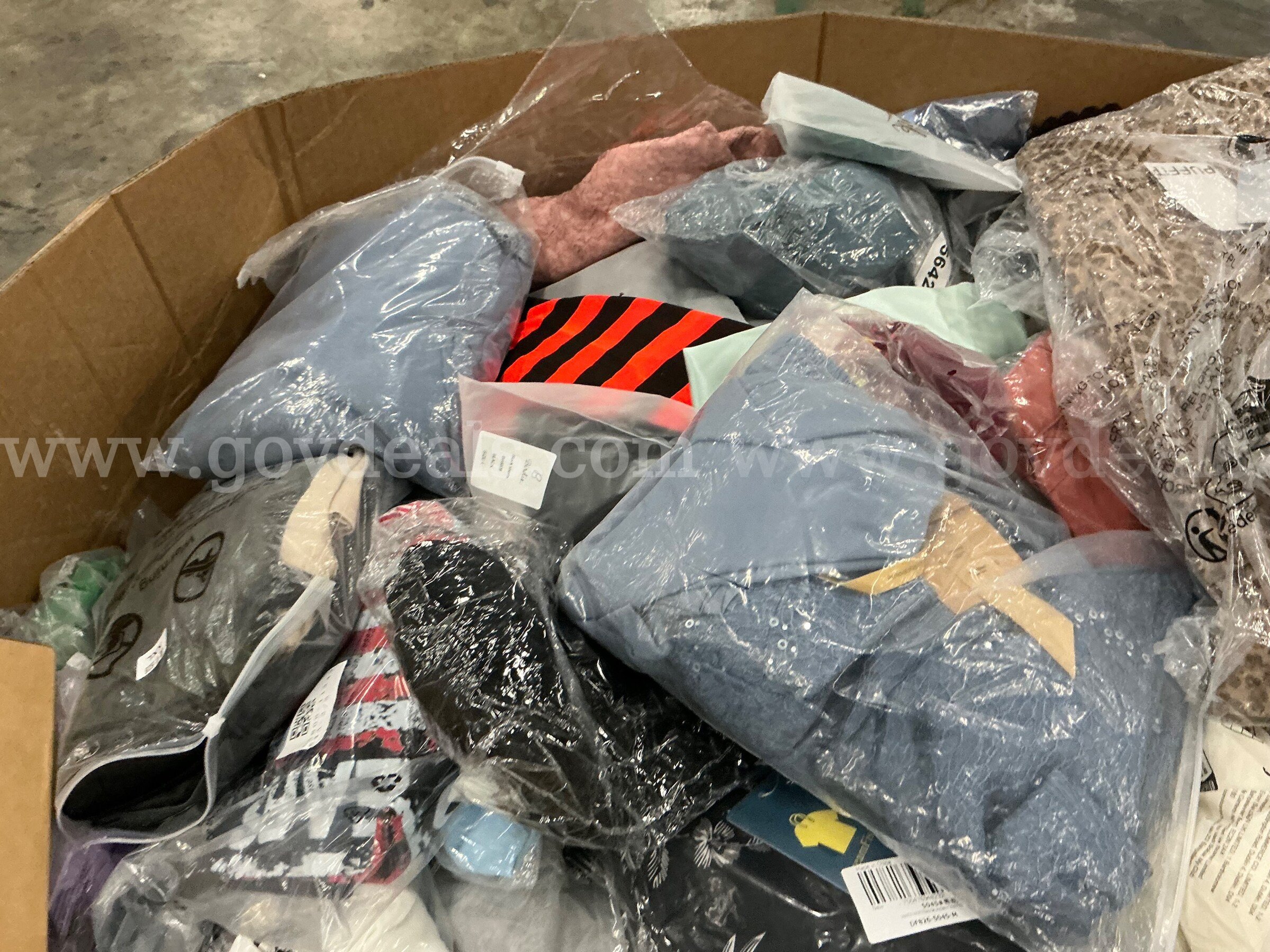 Apparel "Clothes" (SEP26-0572)  0572 Government Surplus Auction - Photo #6