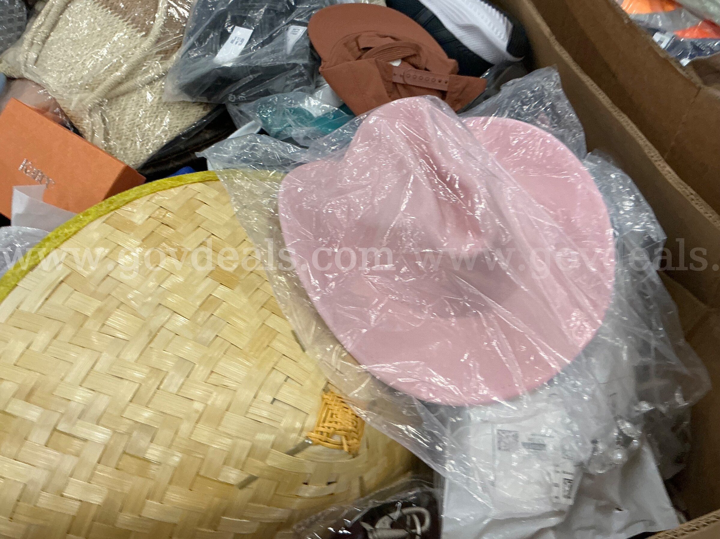 Apparel: Manually Sorted "Shoes, Handbags and Totes" (SEP26-0573X)   Government Surplus Auction - Photo #5