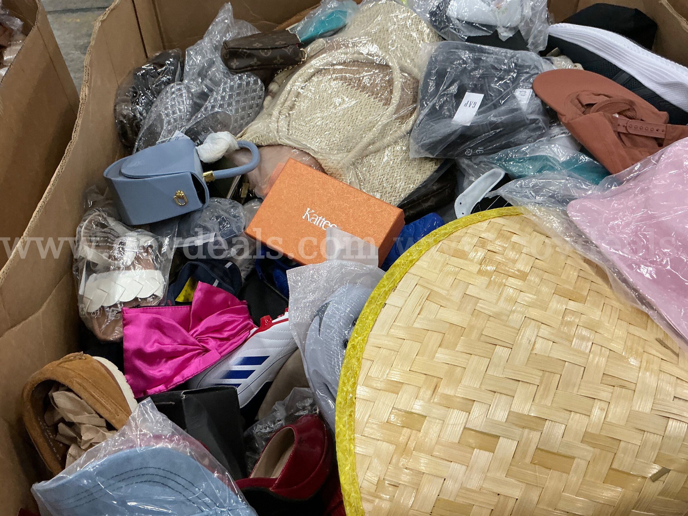 Apparel: Manually Sorted "Shoes, Handbags and Totes" (SEP26-0573X)   Government Surplus Auction - Photo #6
